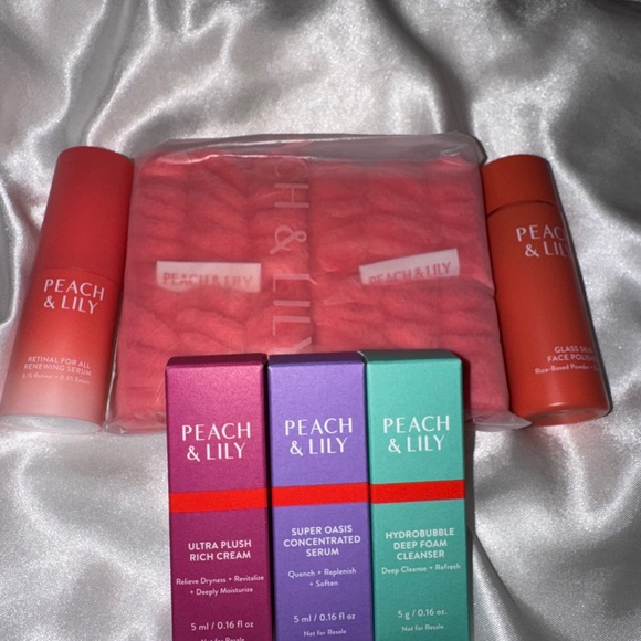 Peach & Lily 6 Piece Skincare Set Cream Serum Cleanser Face Polisher Wristbands - Picture 2 of 5